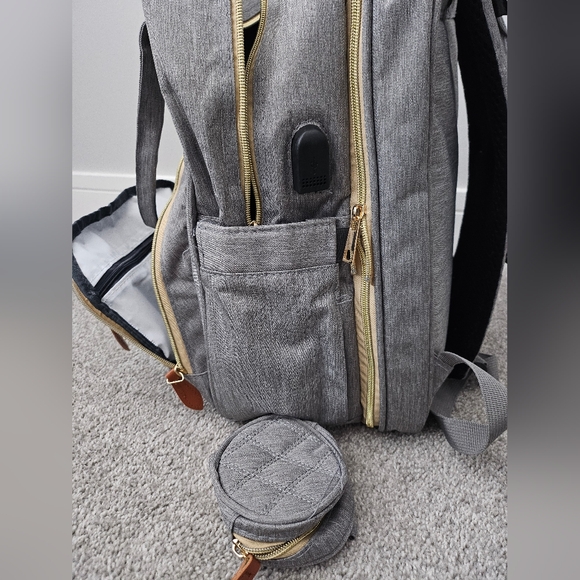 Diaper bag with built in changing station - Picture 2 of 12